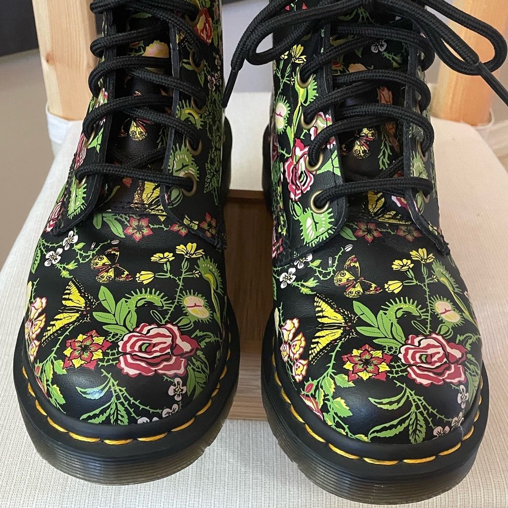Dr Martens 1460 Floral Bloom Backhand Leather Lace Up Boots US L7 - Picture 6 of 17